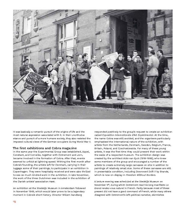 Book cover of Freedom without borders, with raspberry coloured paint daubed on surface. Published by Waanders Publishers.