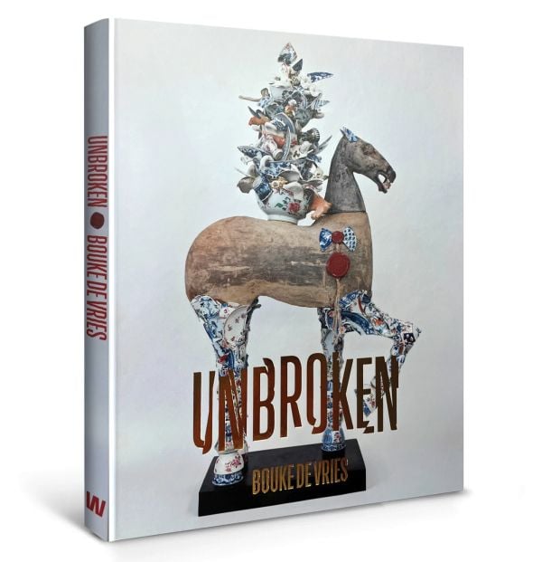 Book cover of Bouke de Vries: Unbroken; featuring a sculpture of horse with a file of crockery on its back. Published by Waanders Publishers.