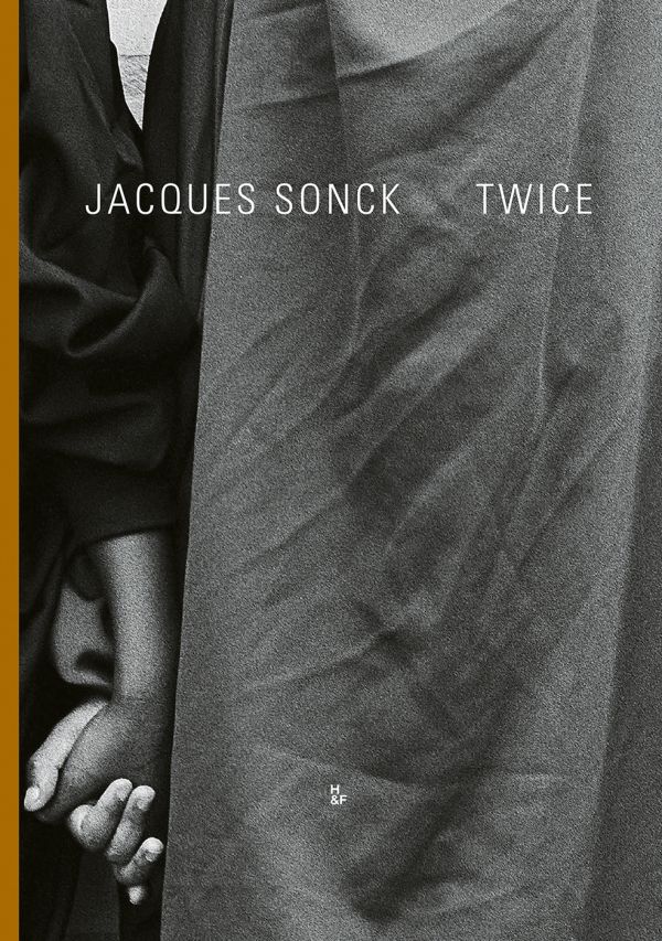 Book cover of Twice: Jacques Sonck, with two figures holding hands. Published by Hopper&Fuchs.