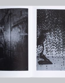 Book cover of ECHTZEIT: Dirk Braeckman, featuring a dark grey, speckled image. Published by Hopper&Fuchs.