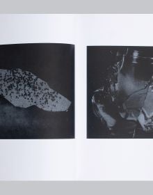 Book cover of ECHTZEIT: Dirk Braeckman, featuring a dark grey, speckled image. Published by Hopper&Fuchs.