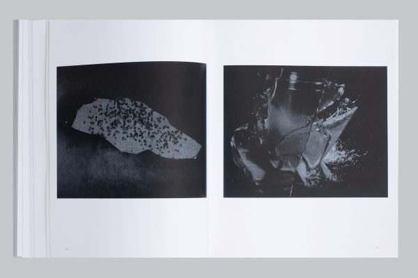 Book cover of ECHTZEIT: Dirk Braeckman, featuring a dark grey, speckled image. Published by Hopper&Fuchs.