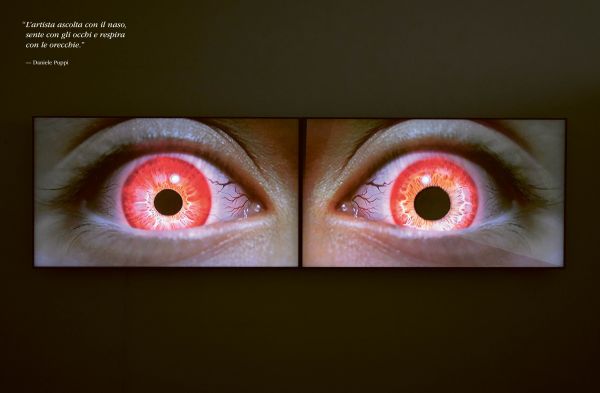 Book cover of Nasi Per L'Arte: Joanna De Vos & Melania Rossi, featuring a figure with a nosebleed pushing their face against a reflective surface. Published by Hopper&Fuchs.