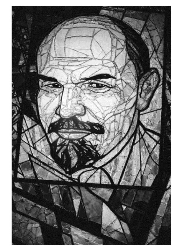 Book cover of Ikonen, featuring a cemetery statue of 'Veiled Widow' in Vienna, Austria. Published by Hannibal Books.