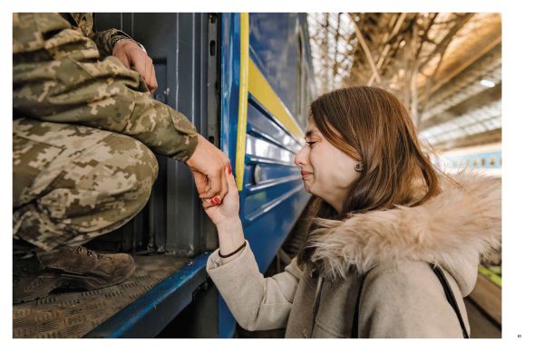 Book cover of The Family of Migrants, featuring a portrait titled 'Migrant Mother', Nipomo, California, by Dorothea Lange. Published by Silvana.