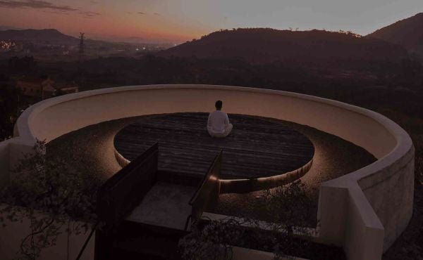 Book cover of Contemporary Wabi-Sabi Style, featuring an interior living space in brown tones, with mosaic fronted cabinet. Published by Artpower International.