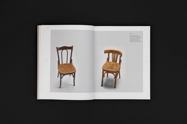 Book cover of Superstar Pharaohs; featuring a bronze head. Published by Calouste Gulbenkian Foundation.