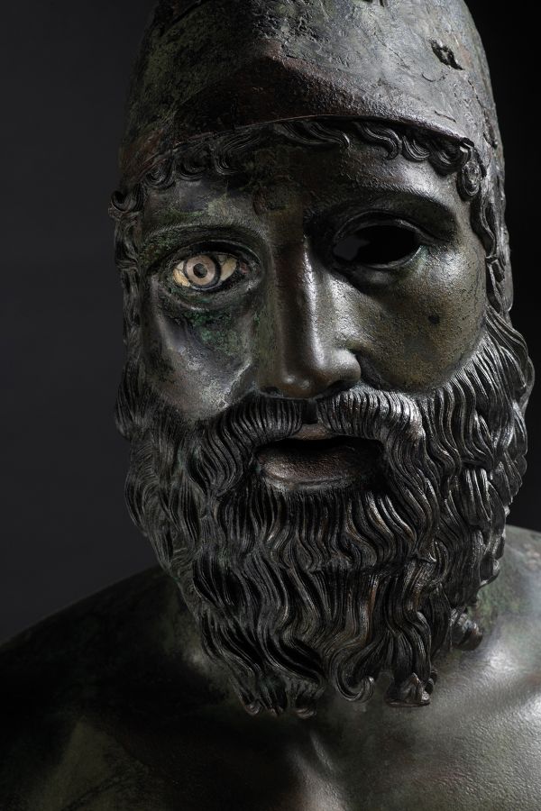 Book cover of The Riace Bronzes, featuring a Greek bronze sculpture of naked male warrior with beard. Published by 5 Continents Editions.