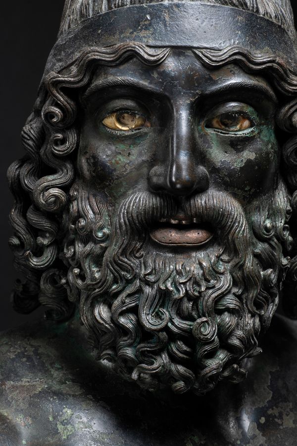 Book cover of The Riace Bronzes, featuring a Greek bronze sculpture of naked male warrior with beard. Published by 5 Continents Editions.