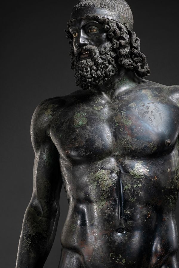 Book cover of The Riace Bronzes, featuring a Greek bronze sculpture of naked male warrior with beard. Published by 5 Continents Editions.