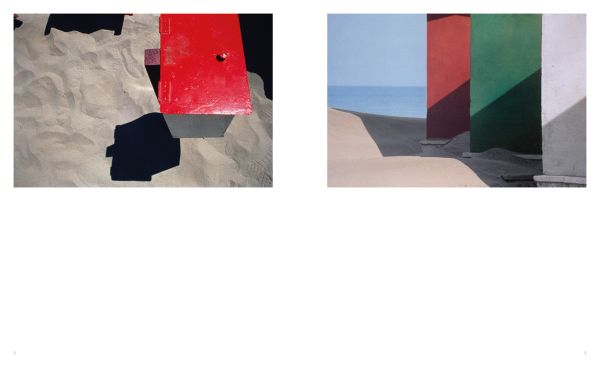 Book cover of Invisible, with a small car obscured by dark green velvet curtain. Published by 5 Continents Editions.