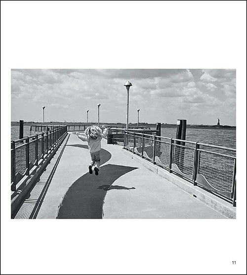Book cover of New York Waterfront Diary, featuring three black and white photographs: sandy beach, man near waters edge, view telescopes. Published by 5 Continents Editions.