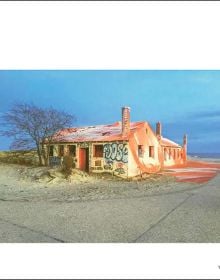 Book cover of New York Waterfront Diary, featuring three black and white photographs: sandy beach, man near waters edge, view telescopes. Published by 5 Continents Editions.