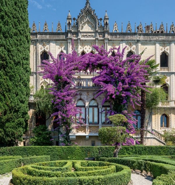 Book cover of Grandi Giardini Italiani: The Essence of Paradise, with a sculpture of an angel. Published by Franco Maria Ricci editore.