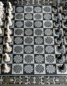 Book cover of Chess and Brain: Art & Science, with a decorative chess board. Published by Franco Maria Ricci editore.