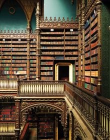 Book cover of Temples of Knowledge: Art and Science, with the grand interior of the Mafra National Palace Library, Portugal. Published by Franco Maria Ricci editore.