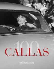 Book cover of Giampoalo Guida's Callas 100, with Maria Callas smiling as she looks out of the rear windscreen of a car, surrounded by fans. Published by Scripta Maneant Editori.