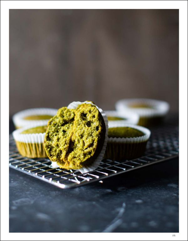 Book cover of The Cake Cookbook. Published by Helmin & Sorgenfri.